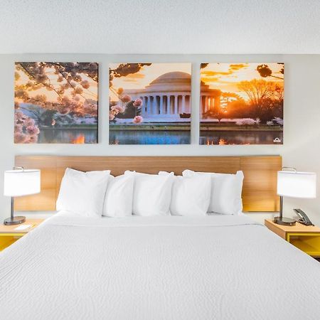 Days Inn By Wyndham Charlottesville/University Area Bagian luar foto