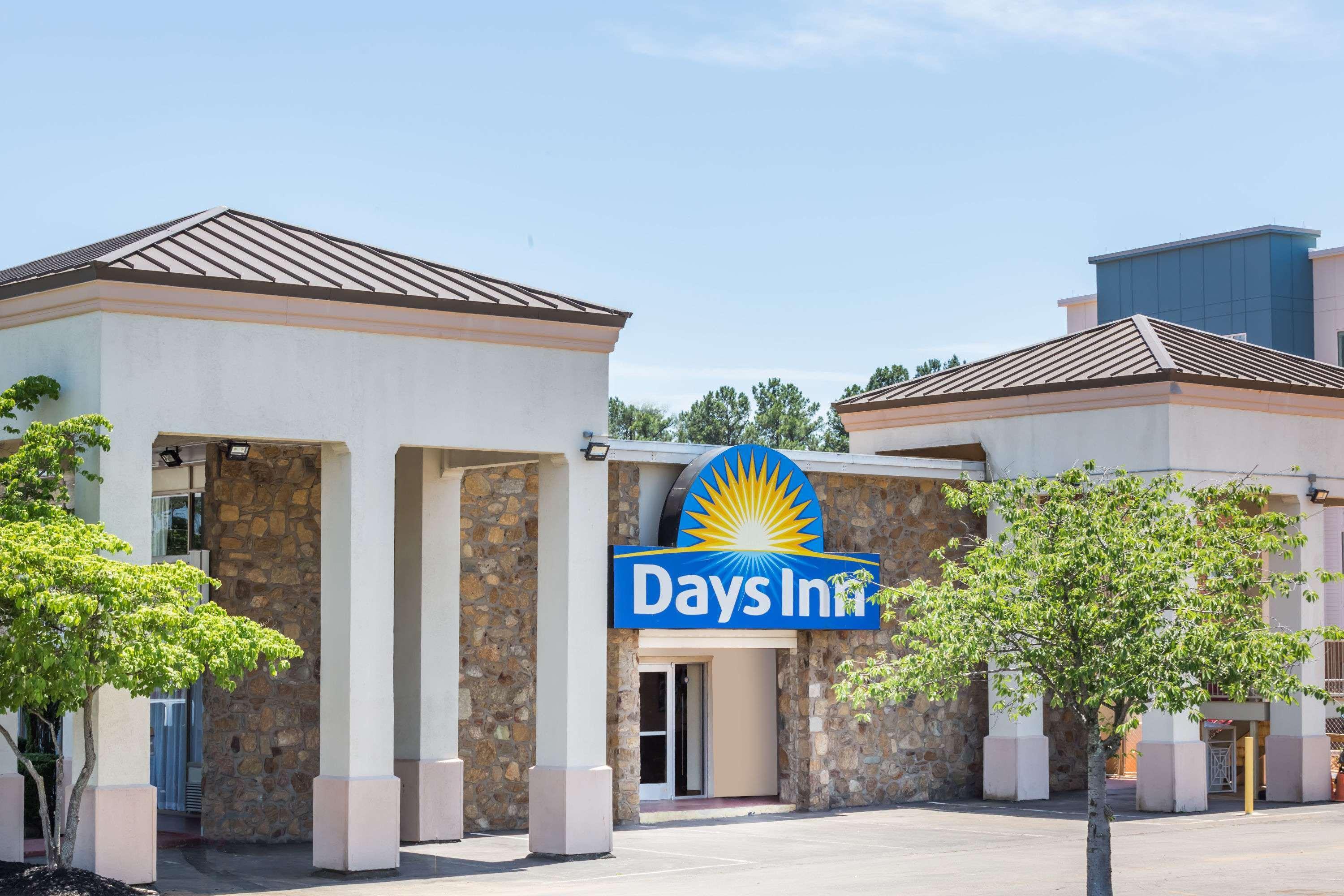 Days Inn By Wyndham Charlottesville/University Area Bagian luar foto