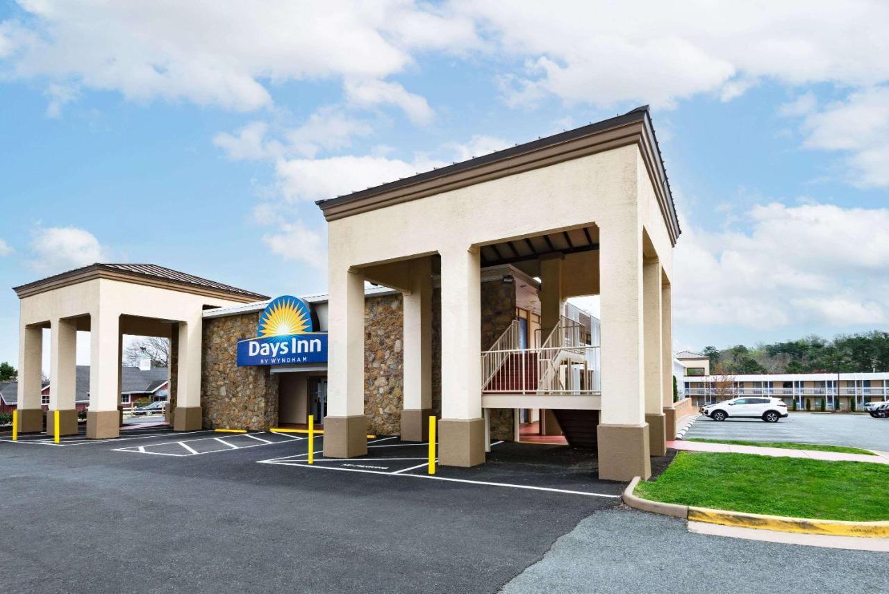 Days Inn By Wyndham Charlottesville/University Area Bagian luar foto