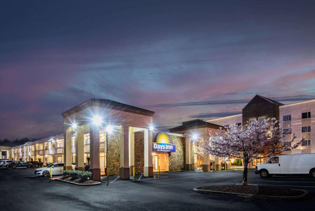 Days Inn By Wyndham Charlottesville/University Area Bagian luar foto