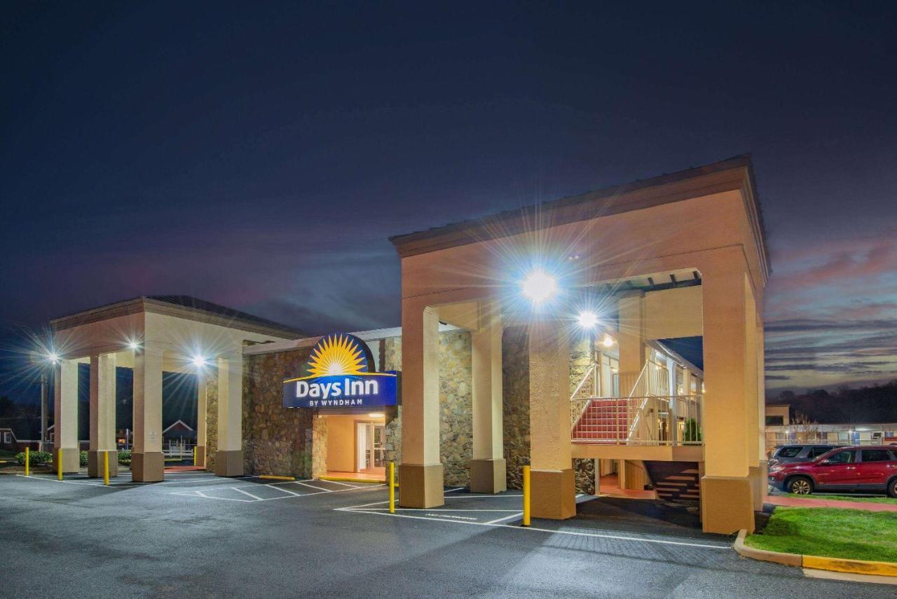Days Inn By Wyndham Charlottesville/University Area Bagian luar foto