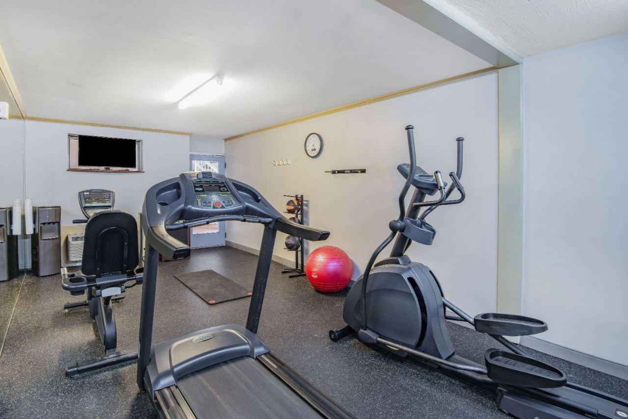 Days Inn By Wyndham Charlottesville/University Area Bagian luar foto