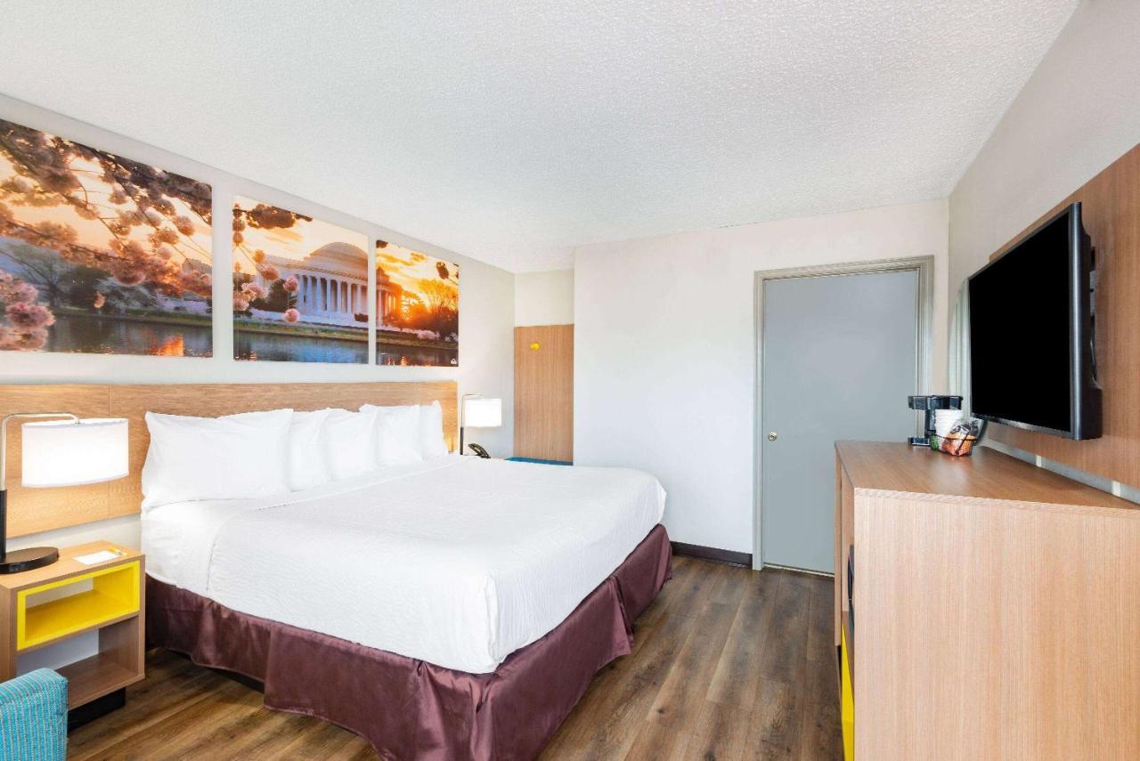 Days Inn By Wyndham Charlottesville/University Area Bagian luar foto