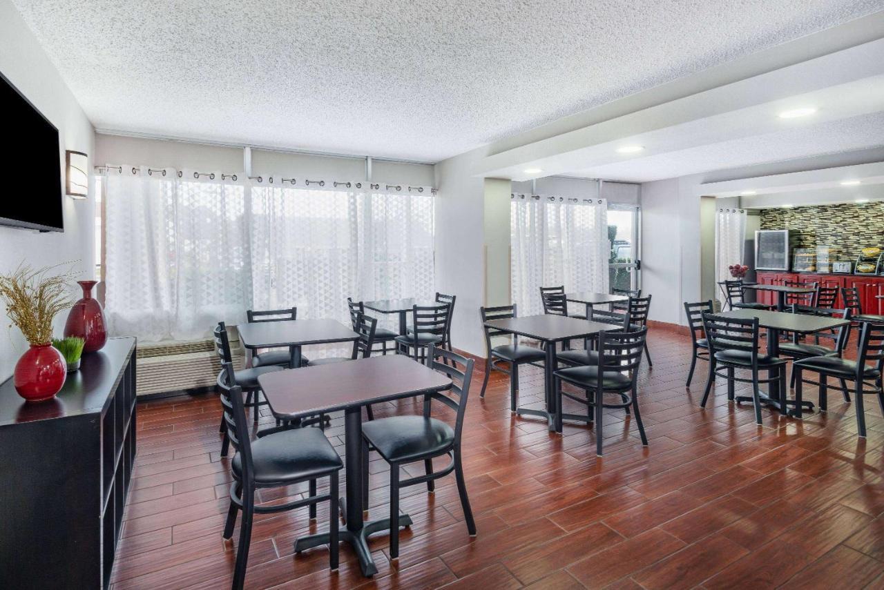 Days Inn By Wyndham Charlottesville/University Area Bagian luar foto