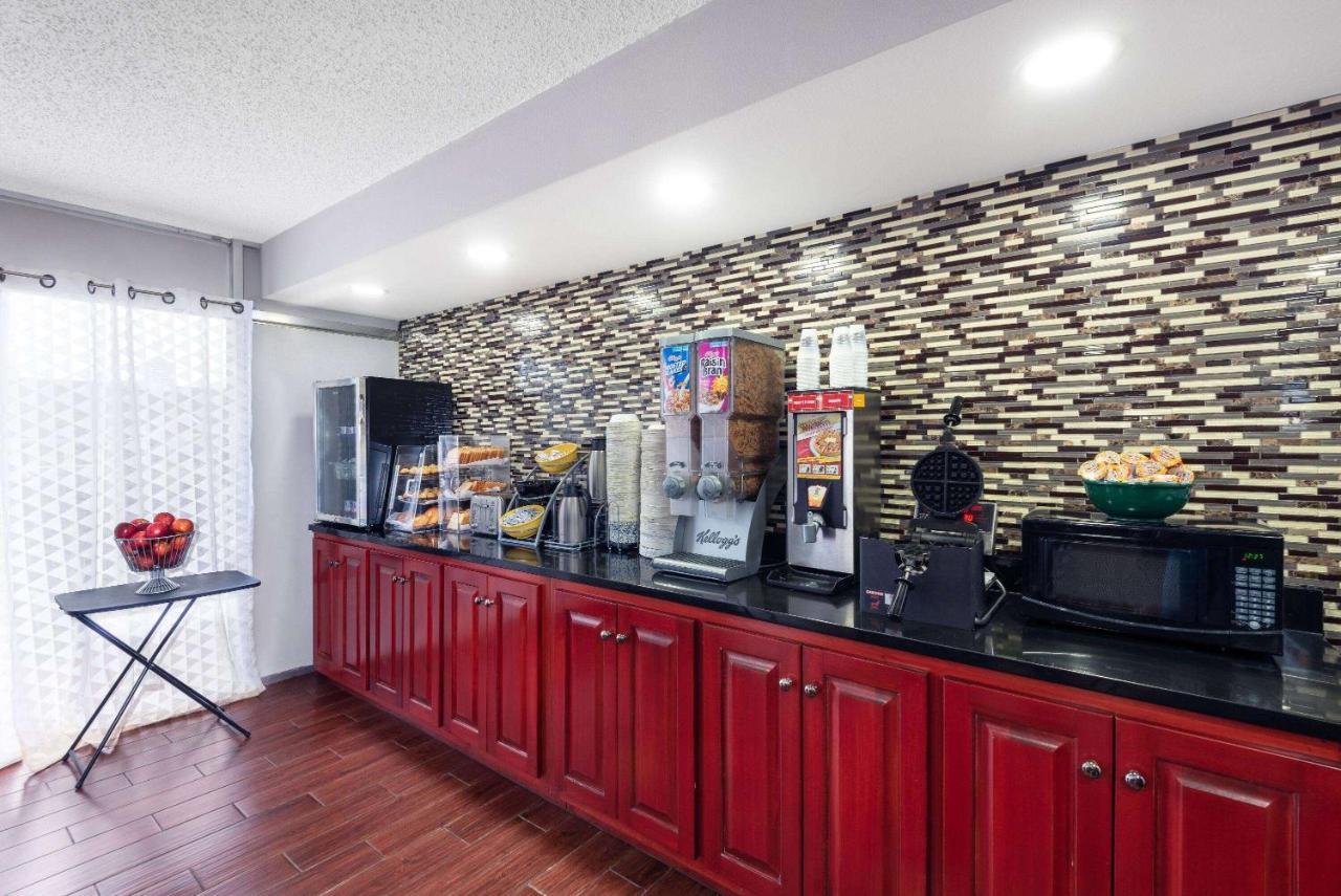 Days Inn By Wyndham Charlottesville/University Area Bagian luar foto