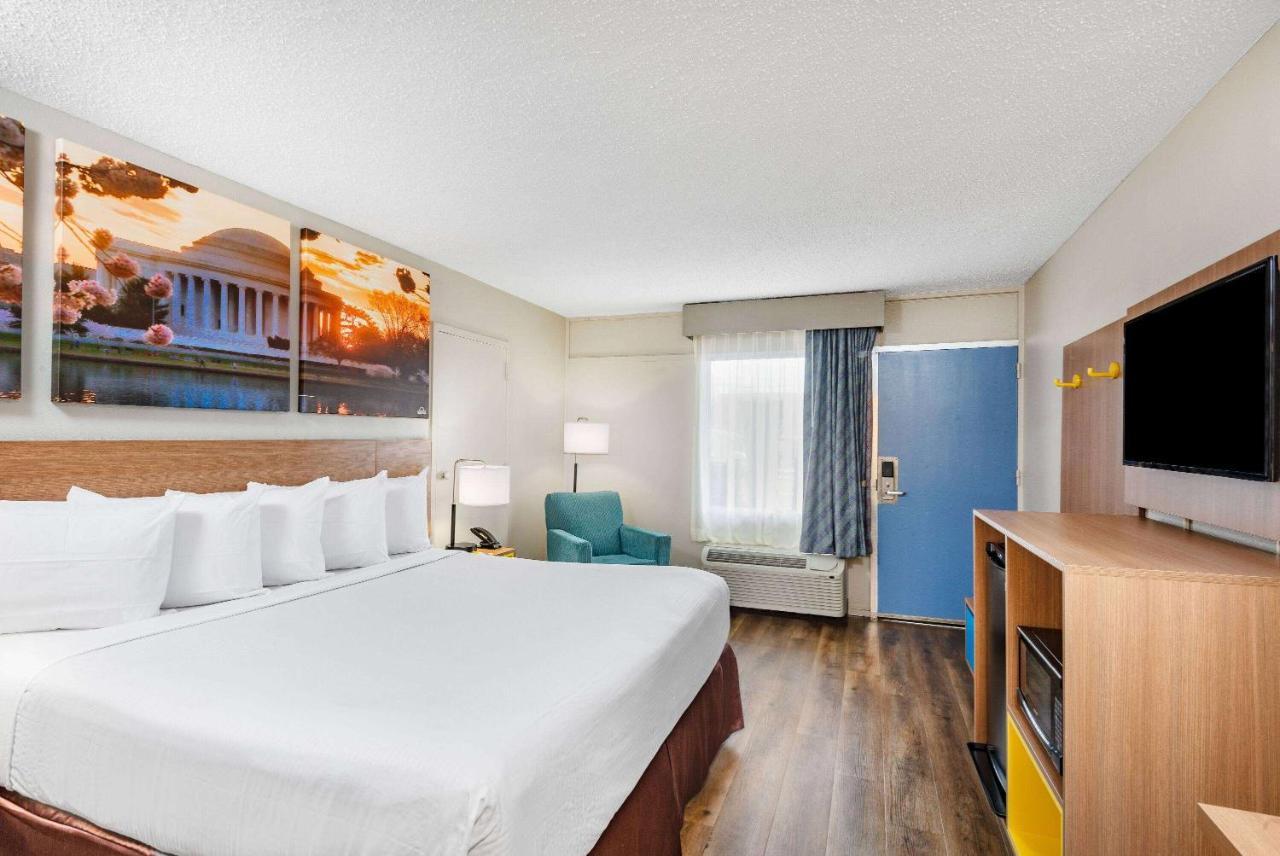 Days Inn By Wyndham Charlottesville/University Area Bagian luar foto