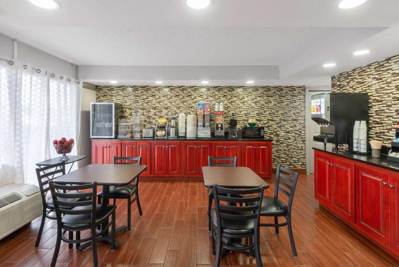 Days Inn By Wyndham Charlottesville/University Area Bagian luar foto