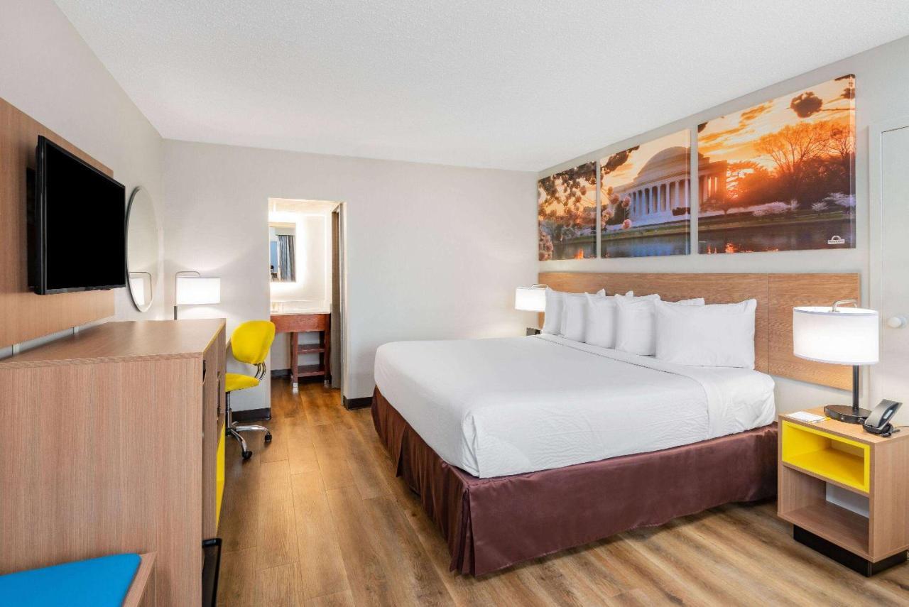 Days Inn By Wyndham Charlottesville/University Area Bagian luar foto